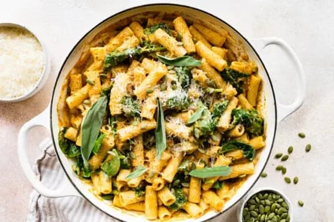 creamy-pumpkin-pasta-process-horizontal-6-560x373